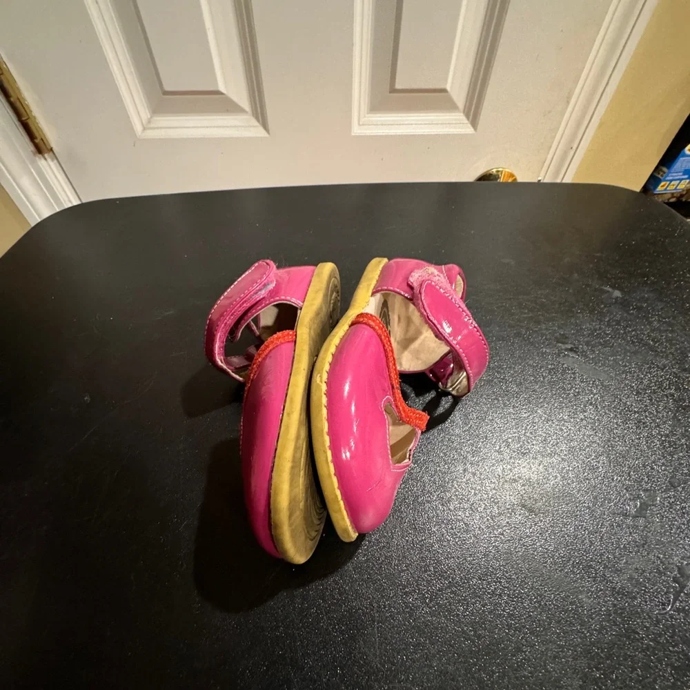 Livie & Luca size 7 pink/ red shoes